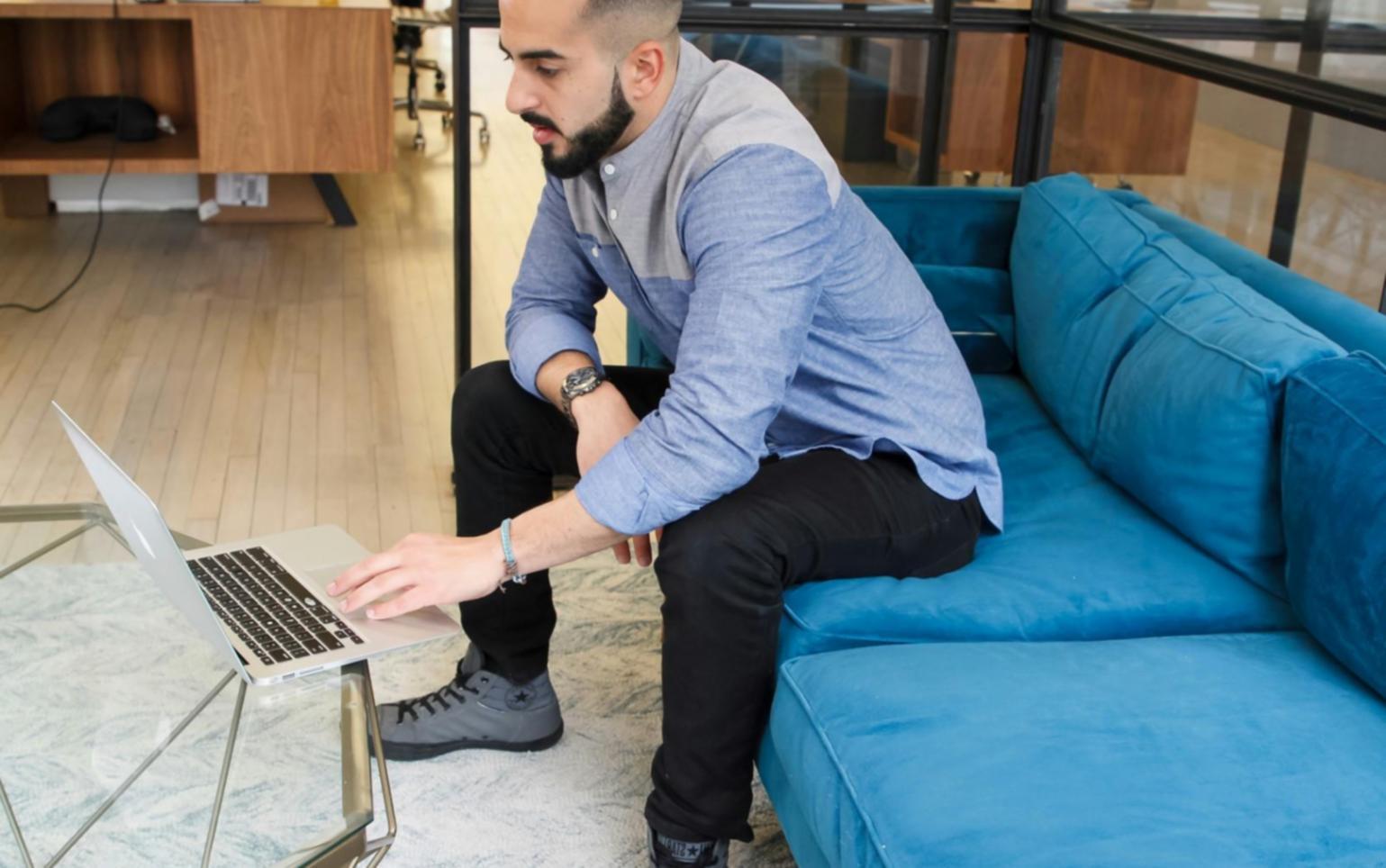 Team bei der Arbeit an Finanzlösungen